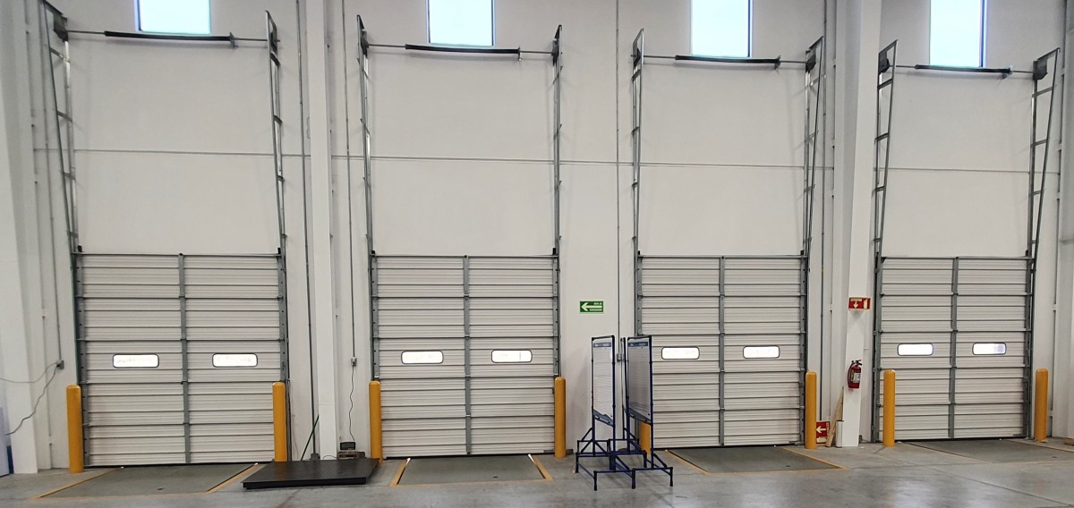 Puerta seccional industrial